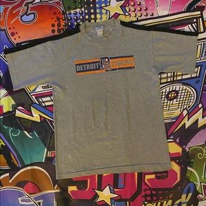 Vintage Detroit Tigers mesh style T-shirt. Condition is like New!